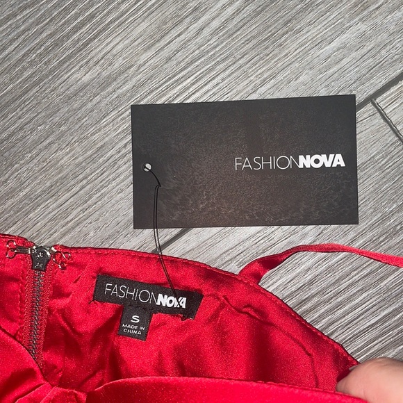 Ruched corset top, size small, Fashion Nova - Picture 8 of 10